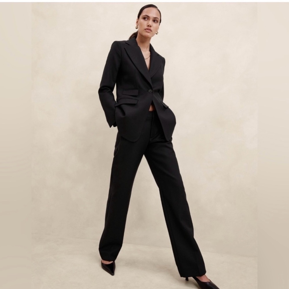 Banana Republic Stretch Black Straight Leg Italian Wool Pant Size 2